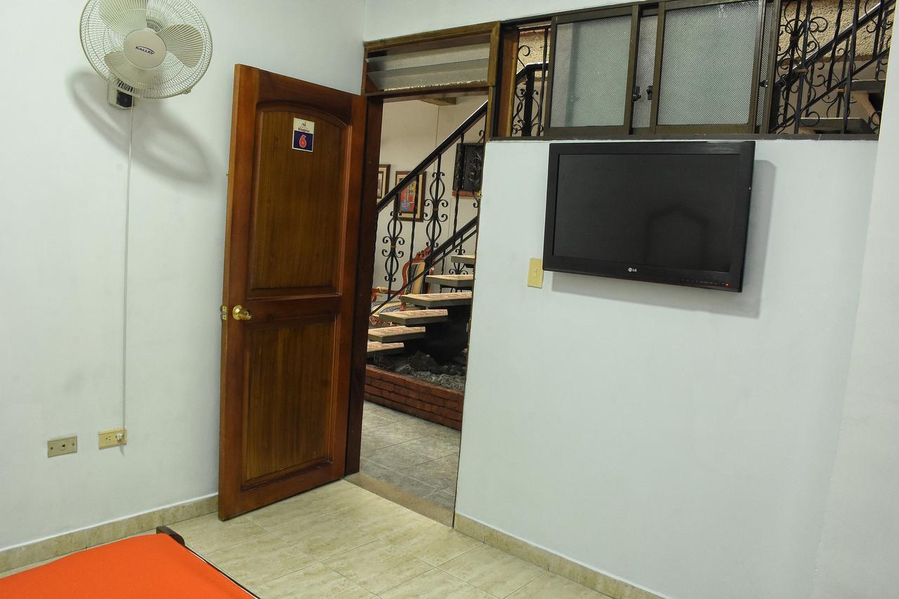 Hotel El Lago 2 Перейра Экстерьер фото